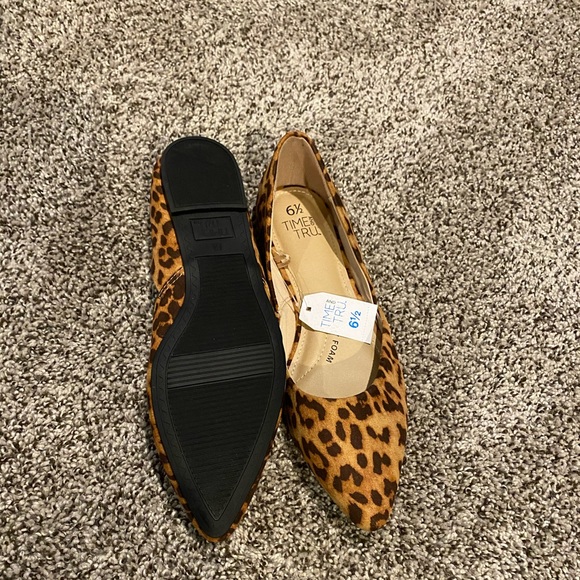 NWT Time and Tru Women Leopard Flats - Picture 9 of 10